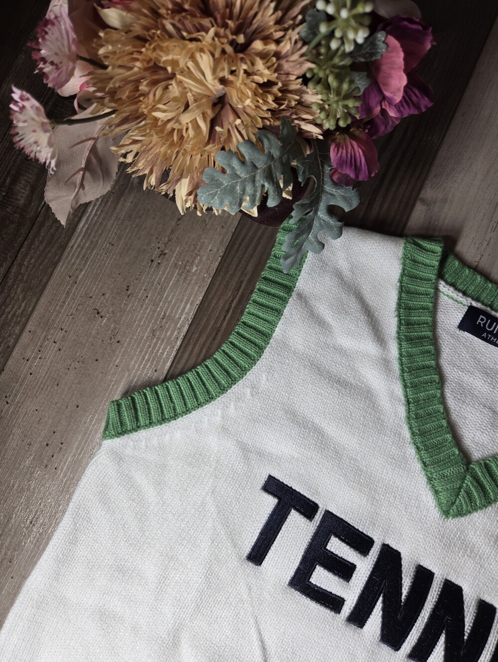 NWT RUNWAY ATHLETICS Knit “TENNIS” V‑Neck Sweater Vest White & Green Size XS - Picture 10 of 15